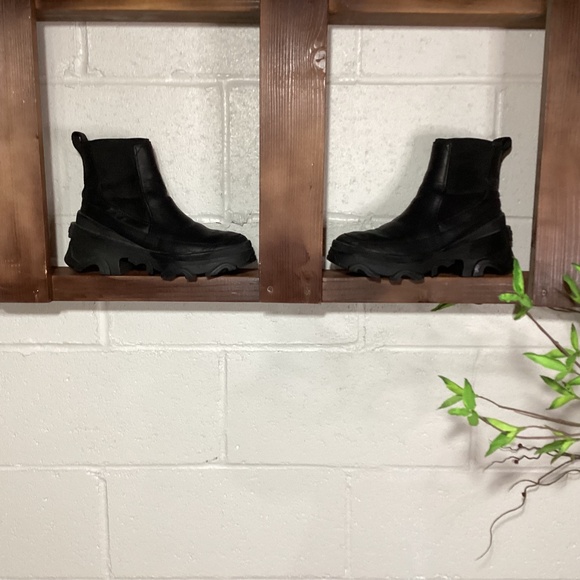 Sorel Joan | Boots | Size 7.5 | Black | Excellent - Picture 2 of 4